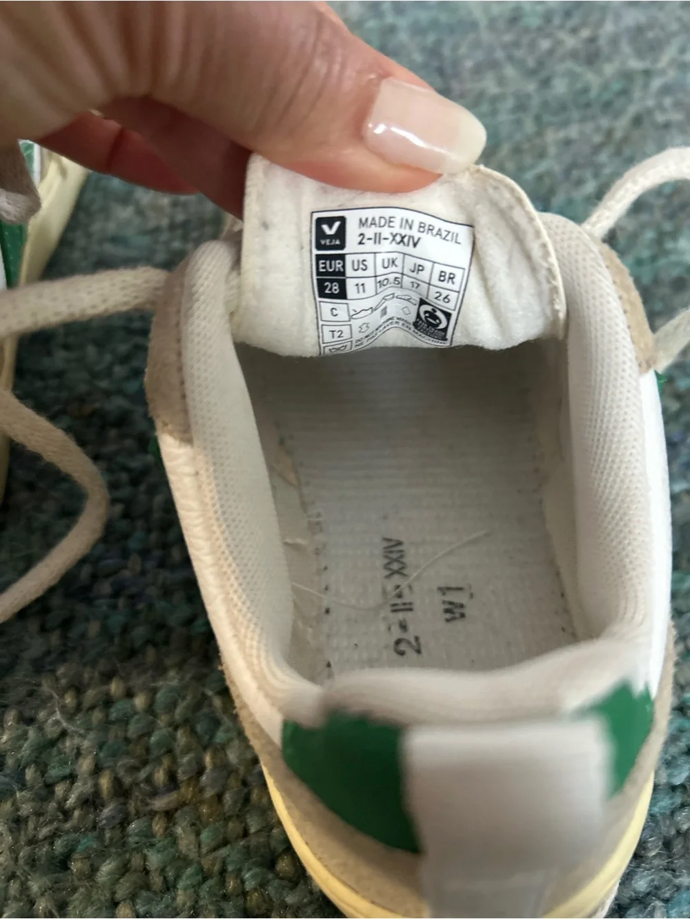 Veja V-10 Sneakers Kids Size 11  White Beige Green Leather Suede Low Top Shoes